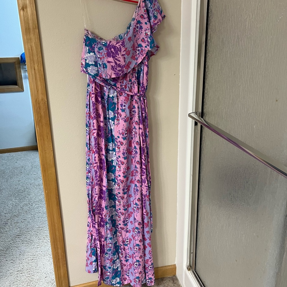 Gorgeous One shoulder floral dress